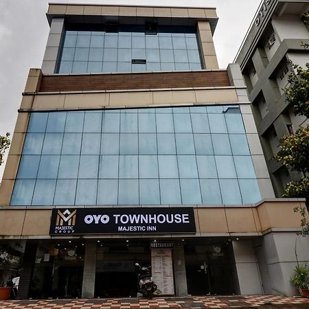 Oyo Townhouse 595 Majestic Inn Kochi Exterior photo