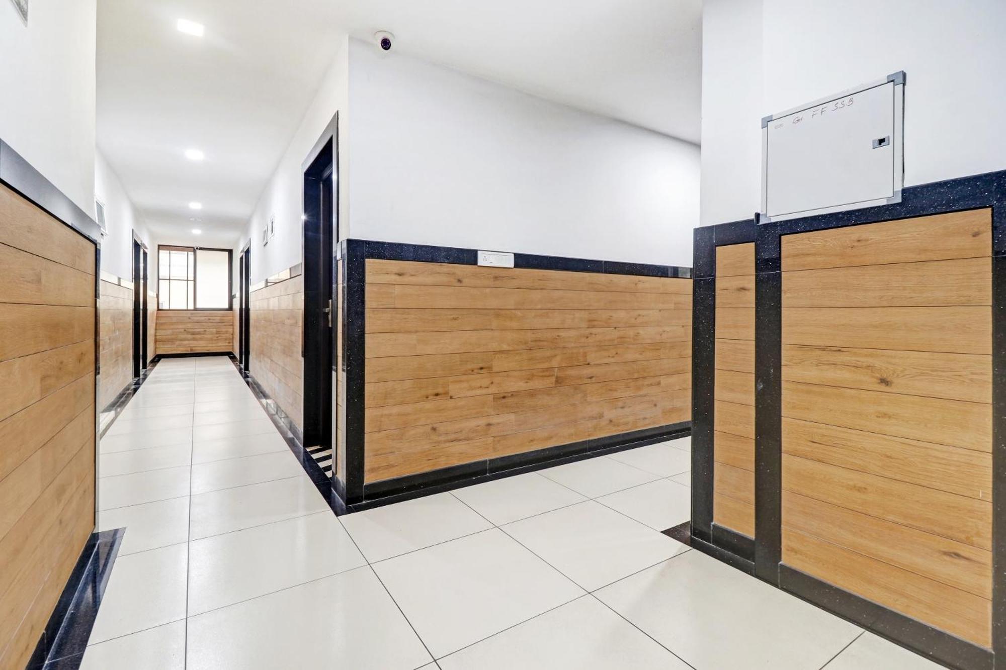 Oyo Townhouse 595 Majestic Inn Kochi Exterior photo