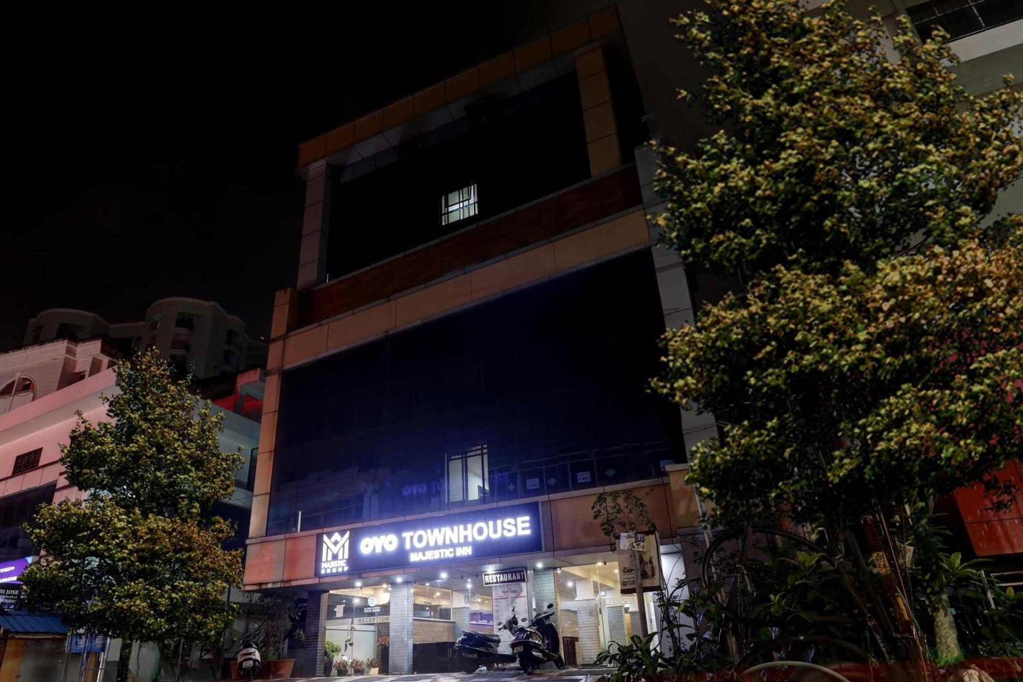 Oyo Townhouse 595 Majestic Inn Kochi Exterior photo